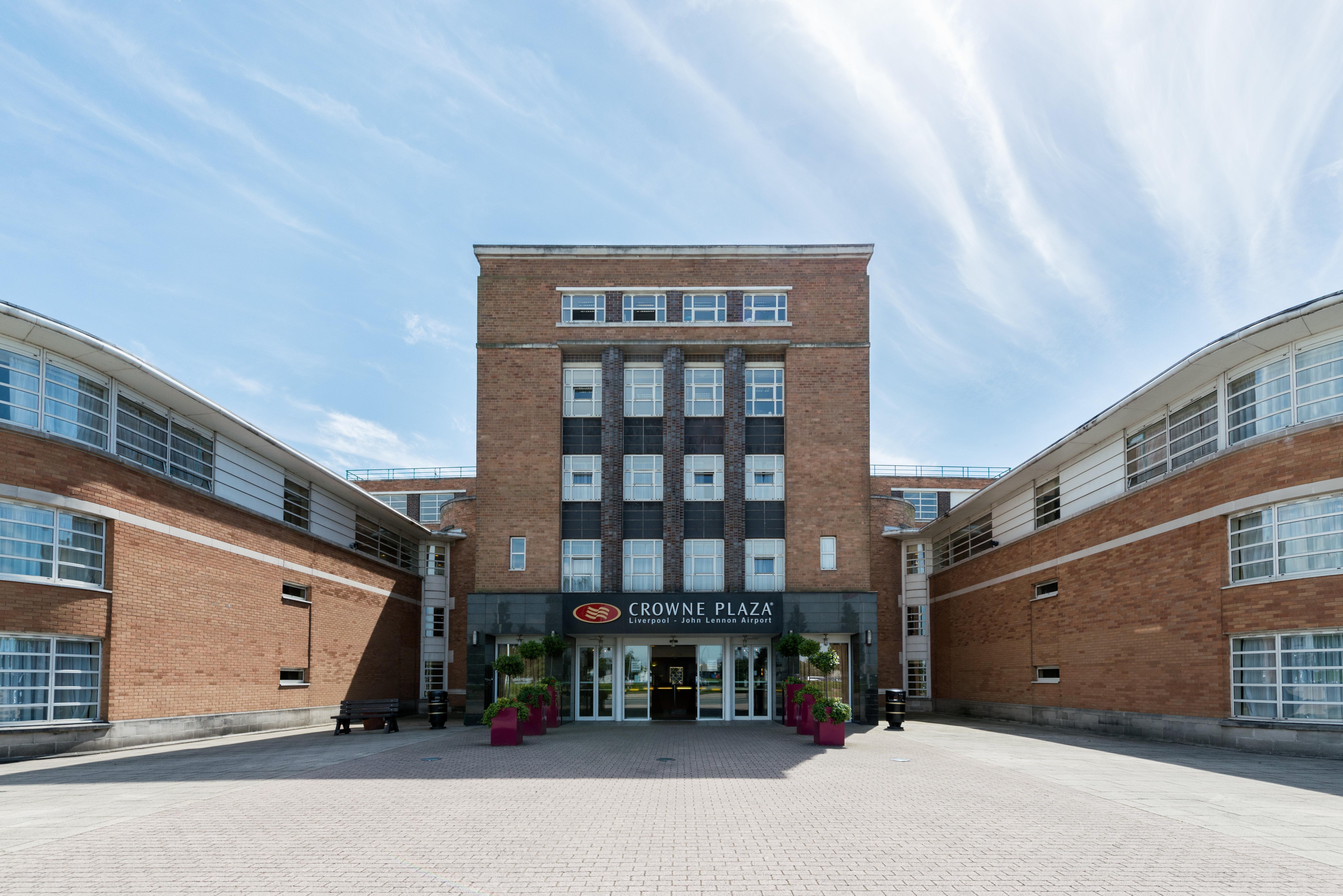 Crowne Plaza Liverpool - John Lennon Airport By Ihg Buitenkant foto