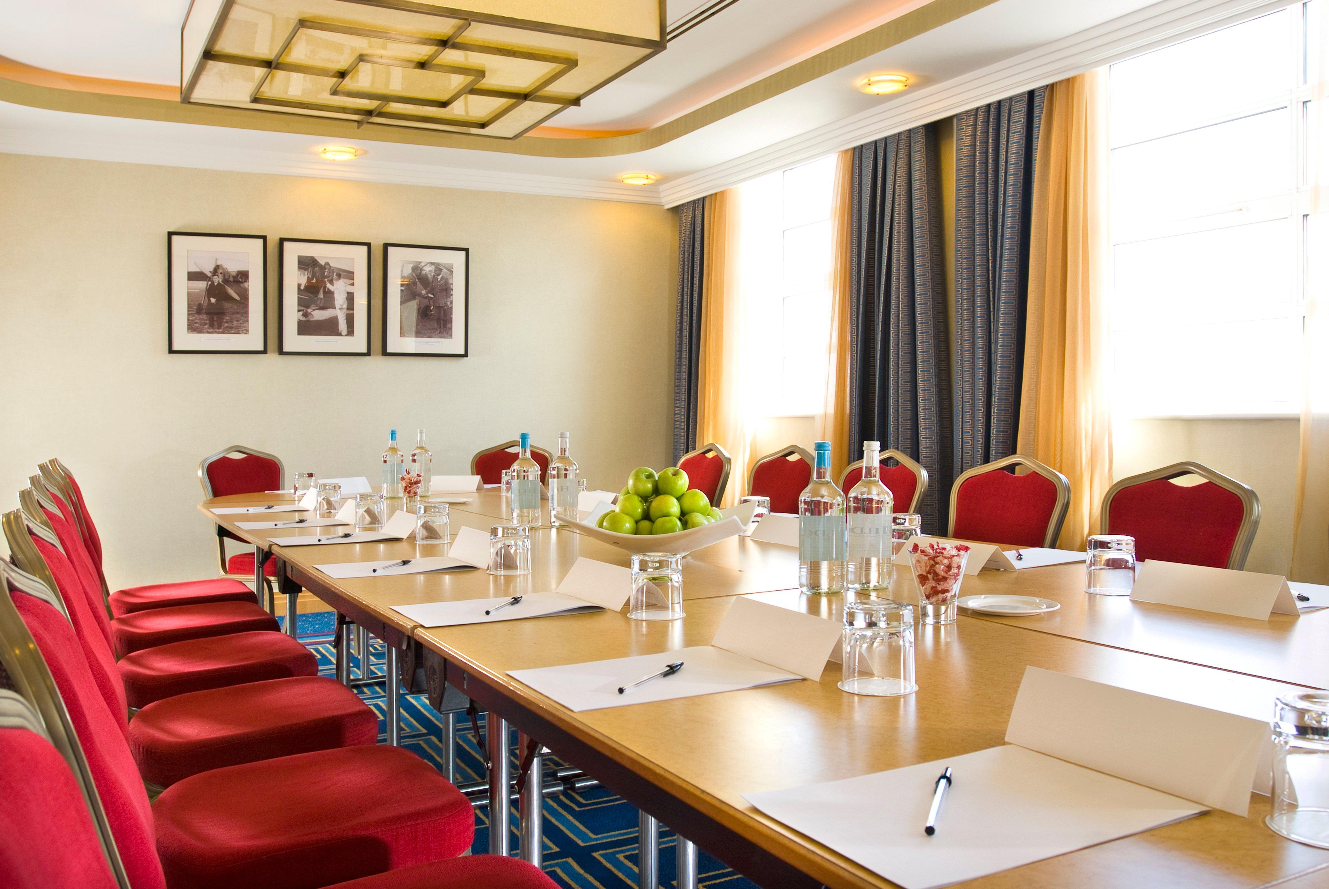 Crowne Plaza Liverpool - John Lennon Airport By Ihg Buitenkant foto